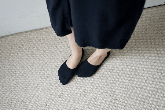hakne : smooth silk socks